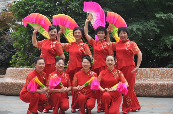 6月21日晚7点,太二社区舞蹈队24人参加江溪街道全民健身节启动暨