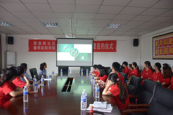 翠渝路社区与重科法贸学院志愿者签订服务协
