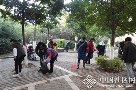 长寿路社区党员志愿者开展义务大扫除活动