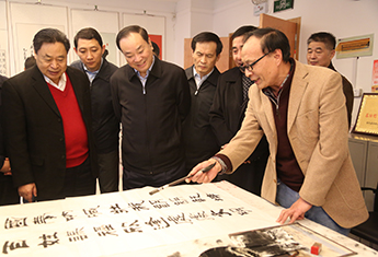 中宣部领导黄坤明视察百步亭社区