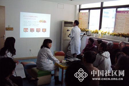 活动室为为社区广大居民进行了糖尿病防治知识讲座.jpg
