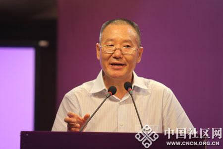 中国社区发展协会秘书长米有录发布《2013中国社区发展年度报告》.jpg