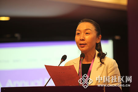 武汉市百步亭社区党的十八大代表、百步亭社区党委副书记王波发表演讲.JPG