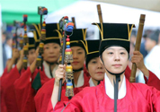 韩国民众着传统服饰迎接中秋